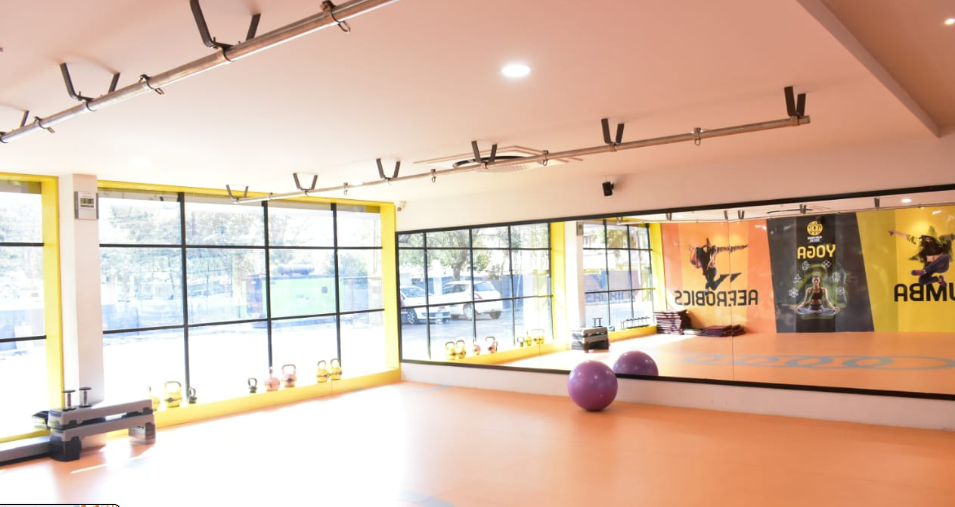 Gold’s Gym image 2